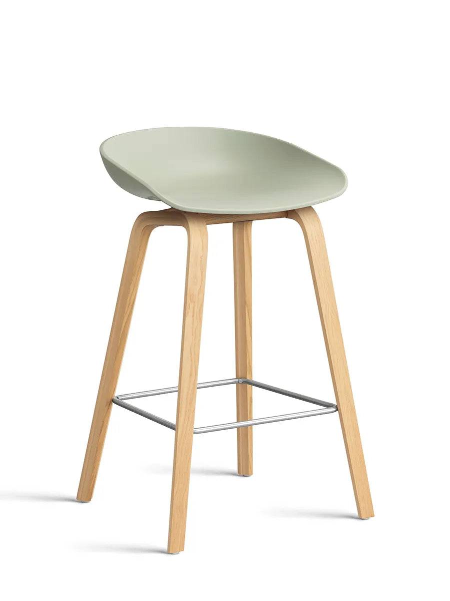 About a Stool AAS32 fra Hay Lav - B 50 x D 43 x H 64-75 cm / Pastel green / Lakeret eg - Jacobsen Plus