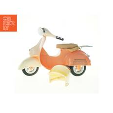 Legetøjs scooter med hjelm (str. 50 x 20 cm)
