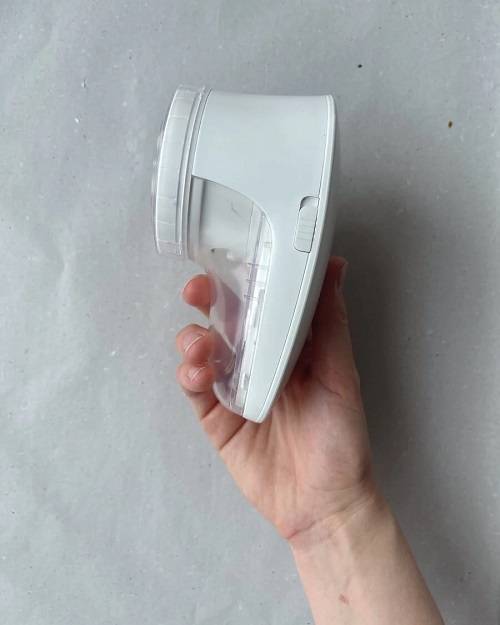 PetiteKnit -"Refresh Your Knit With PetiteKnit" - Lint Remover