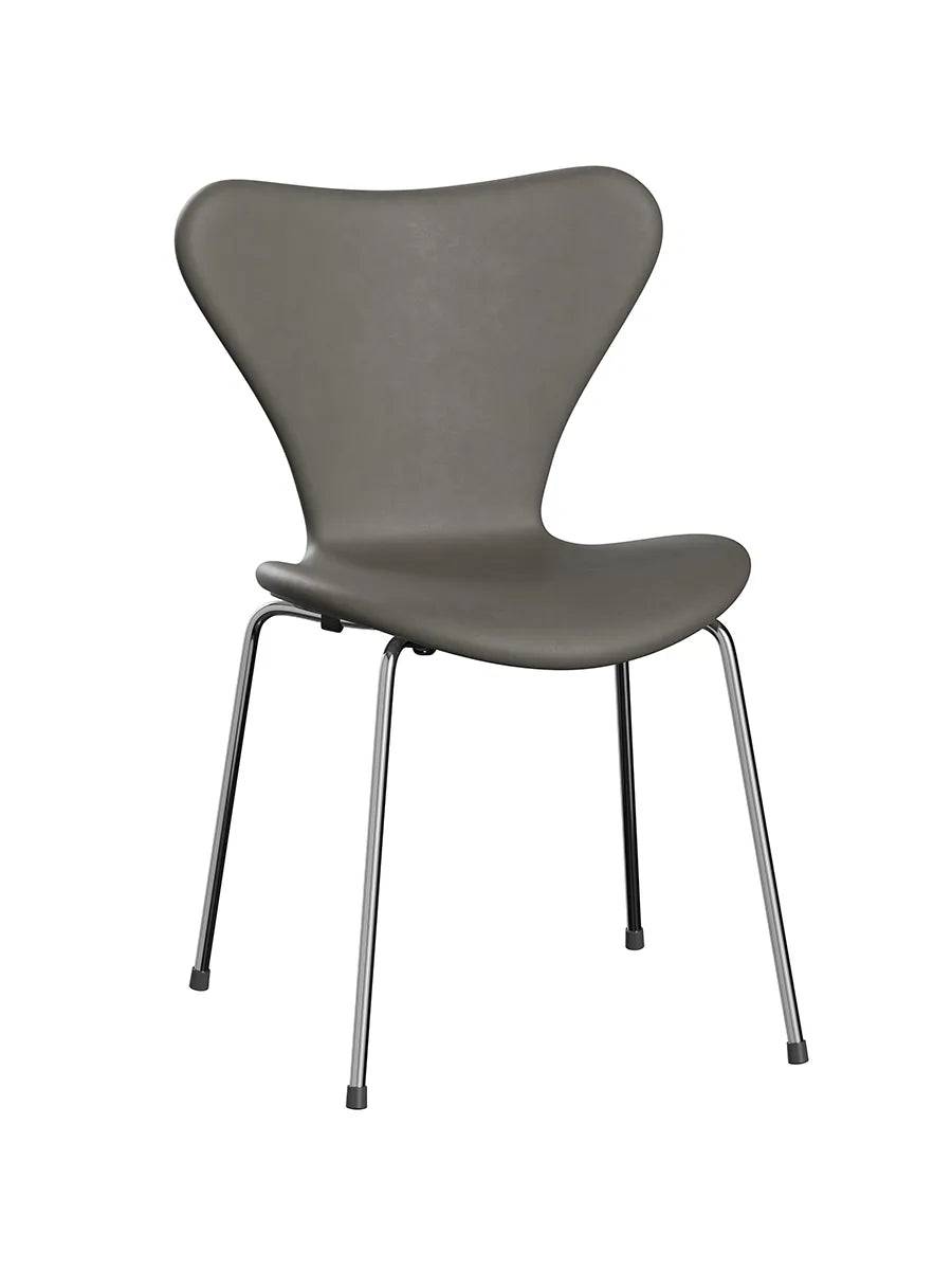 3107 Serie 7, fuldpolstret af Arne Jacobsen Essential læder / Lava - Jacobsen Plus
