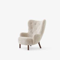 &Tradition VB3 Petra & ATD1 Pouf Sheepskin Moonlight/Oiled Walnut