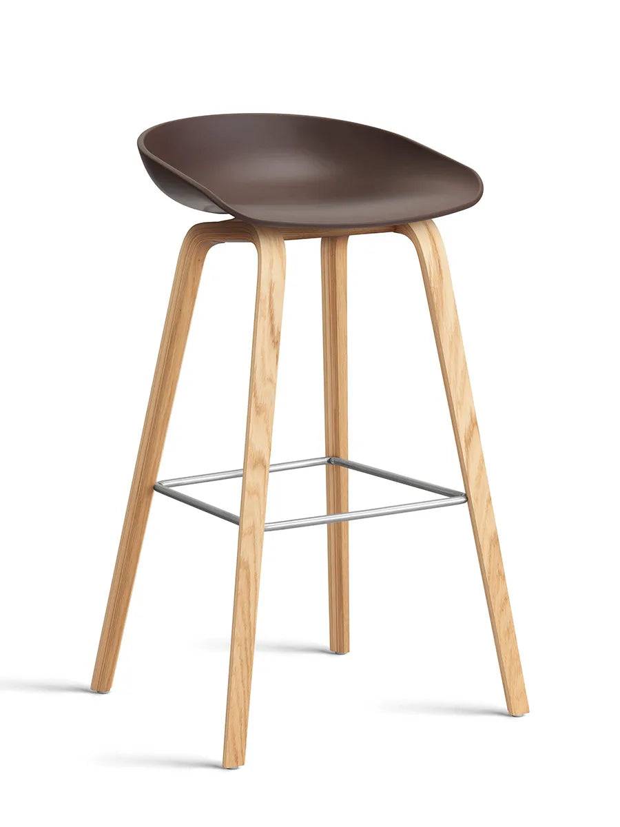 About a Stool AAS32 fra Hay Høj - B 50 x D 46 x H 74-85 cm / Raisin / Lakeret eg - Jacobsen Plus