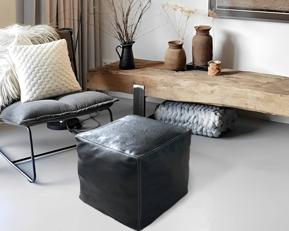 Läder Sittpuff Svart Präglad - Black (30 x 50 cm)