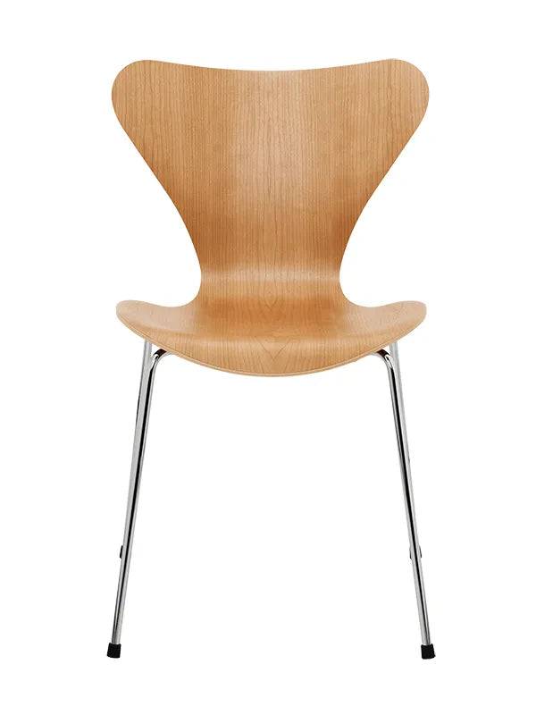 3107 Serie 7 Stol, naturfiner af Arne Jacobsen Kirsebær - Jacobsen Plus