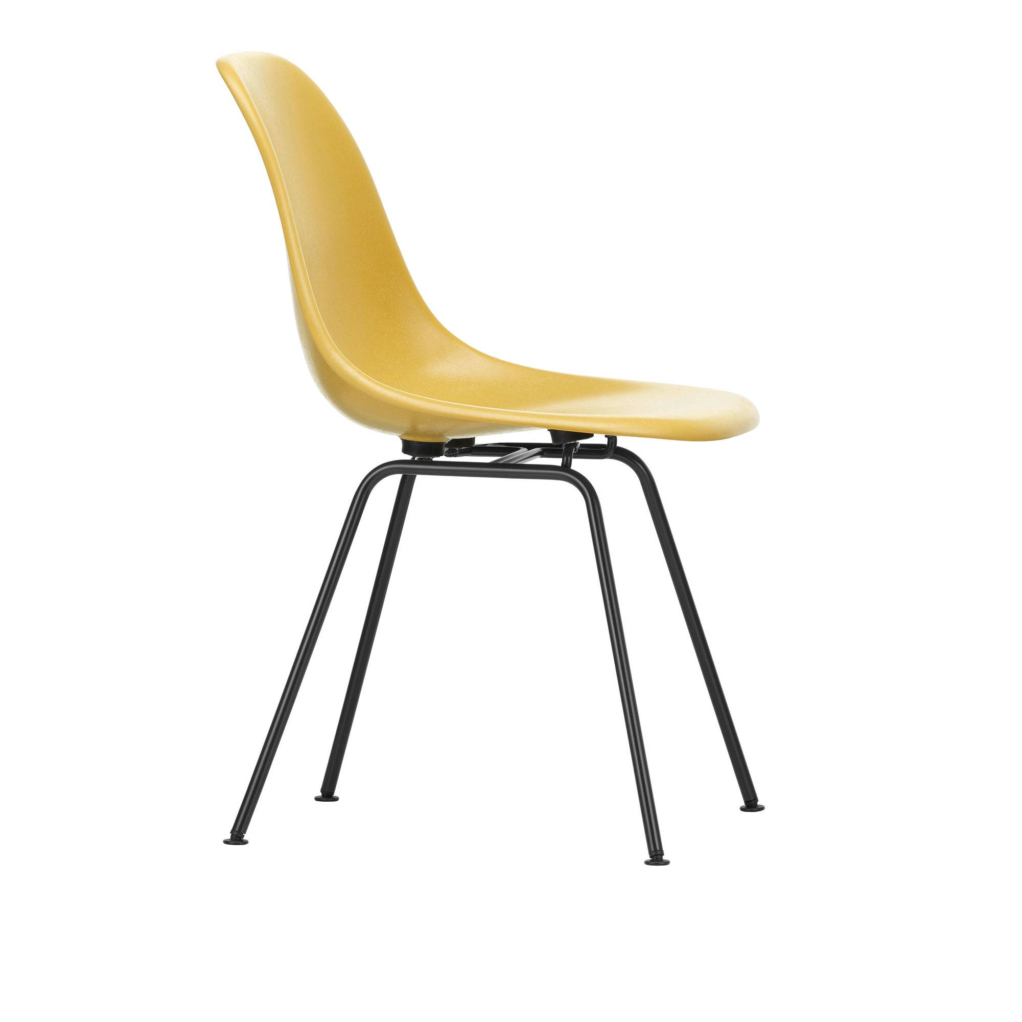 Vitra - Eames Fiberglass Chair DSX - 07 Ochre Light - Basic Dark - Matstolar - Charles & Ray Eames - Beige - Metall/Syntetiskt