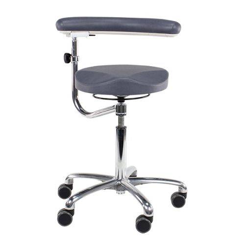 Score Medical 6360 stol med justerbar rygg och armstöd (medium), svart stamskinn, aluminiumfot, hjul för hårda golv. - Svart