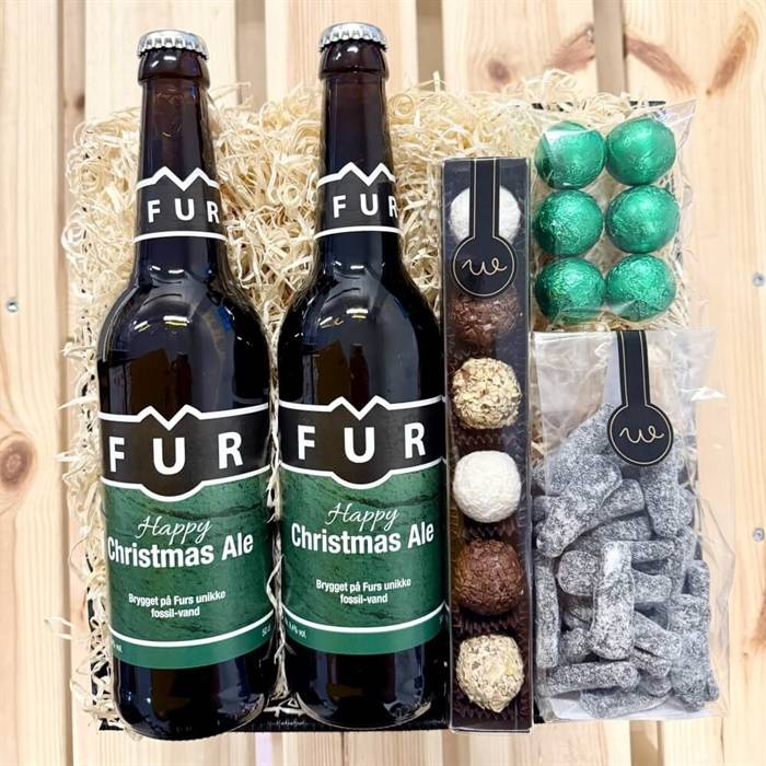 Julegavekurv med juleøl, chokolade og lakrids fra Walldelux.dk
