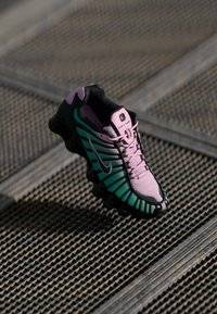 SHOX TL FADE - Sneakers - light arctic pink/neptune green/off noir