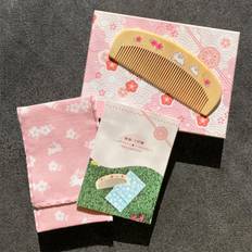 Hairbrush Comb Boxwood Comb Made in Japan Wooden Beautiful Japanese Comb Natural Squeezed Camellia Oil x (Styleneo) 100% (Sakura Rabbit, 4.7 11.7cm)