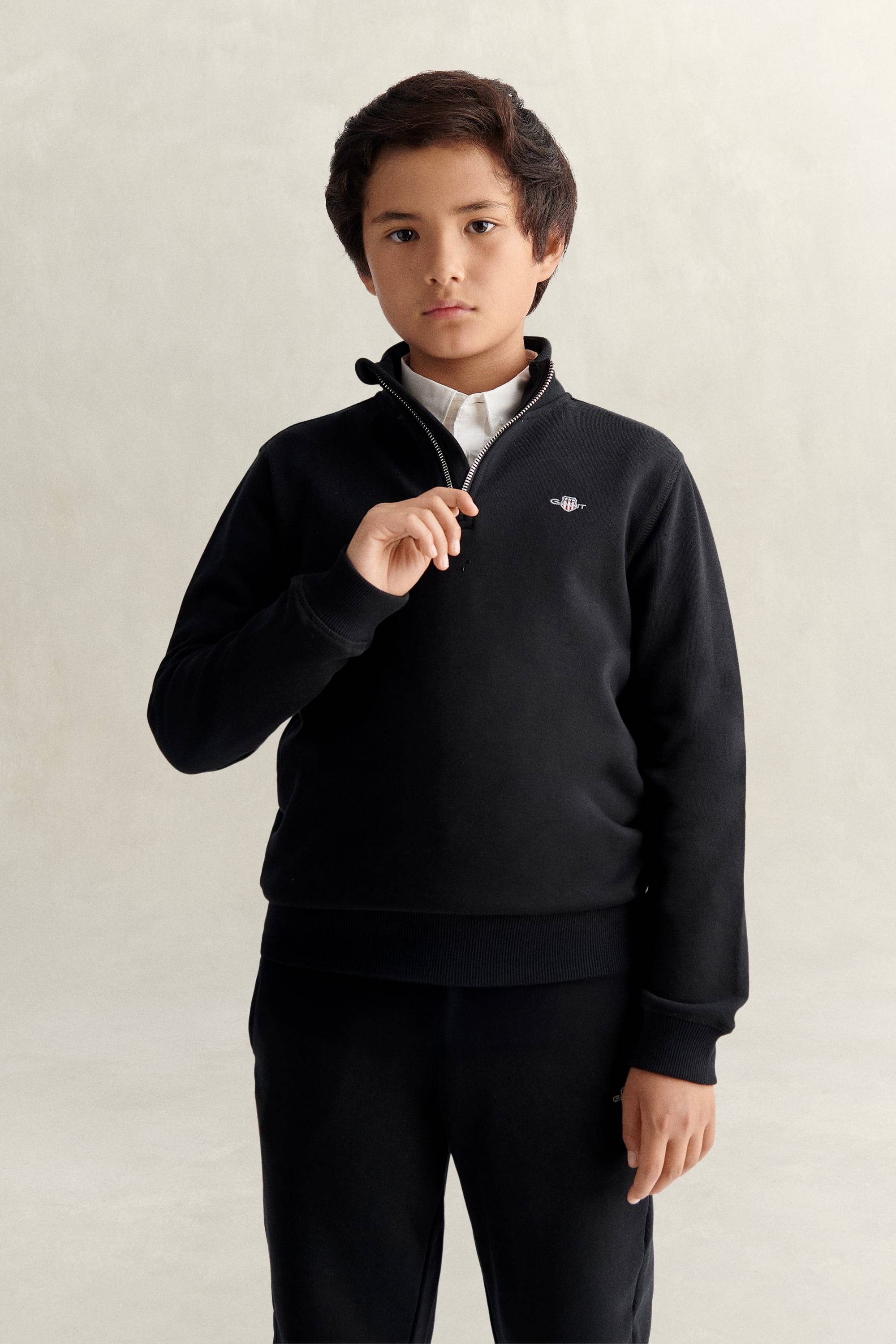 GANT Tonåring Teen Boys sweatshirt med half-zip och sköldemblem (134/140) Svart
