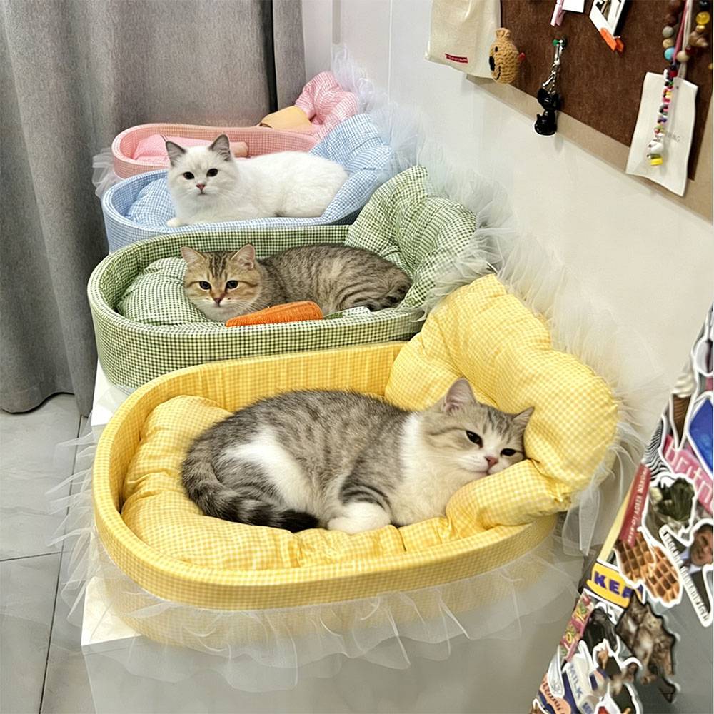 Cute Lace-Trimmed Pet Cat Princess Sofa Bed For Four Seasons  Washable and Removable Soft Plush Oval for Small Dogs/Cats
