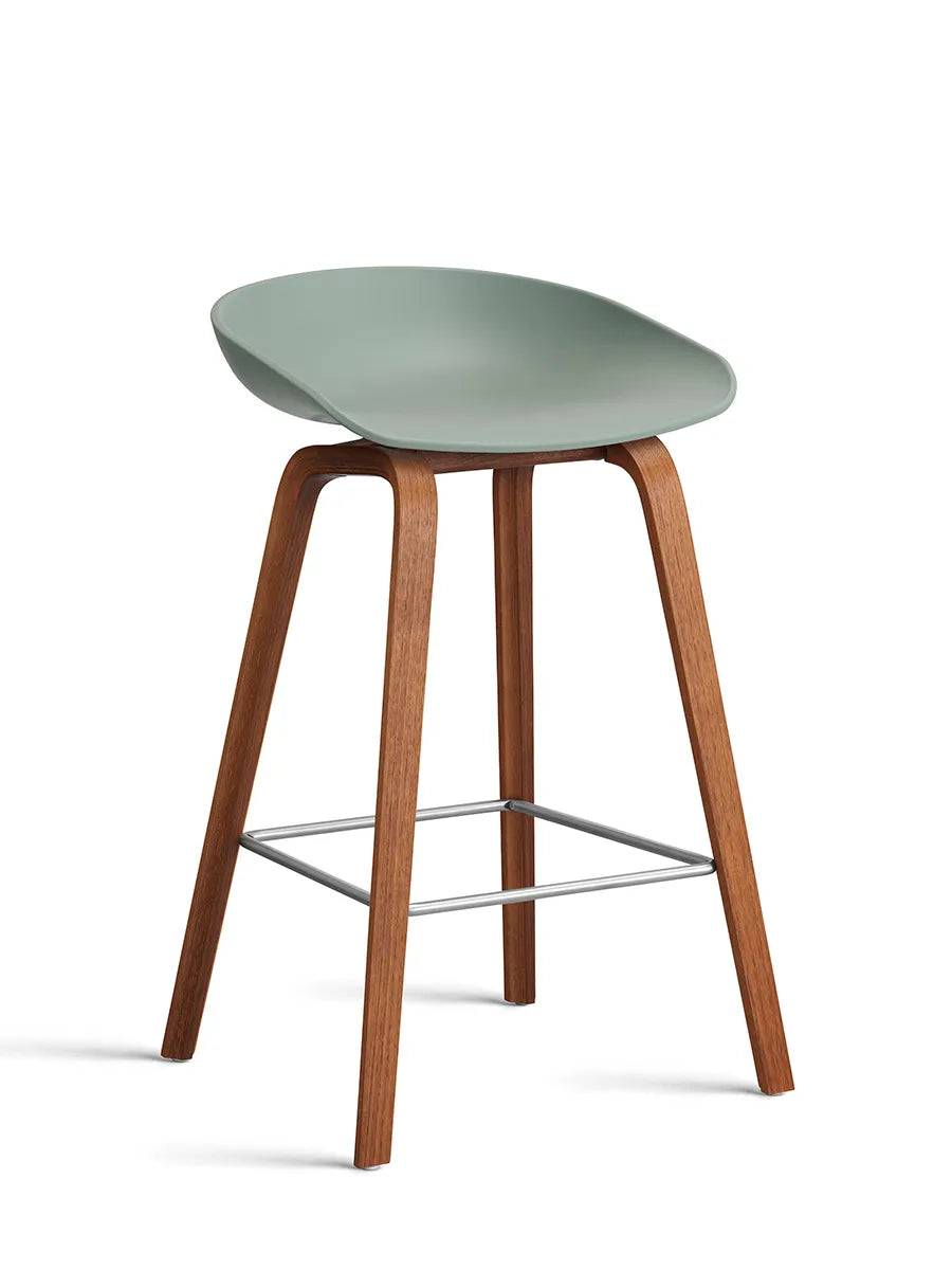 About a Stool AAS32 fra Hay Lav - B 50 x D 43 x H 64-75 cm / Fall Green / Lakeret valnød - Jacobsen Plus