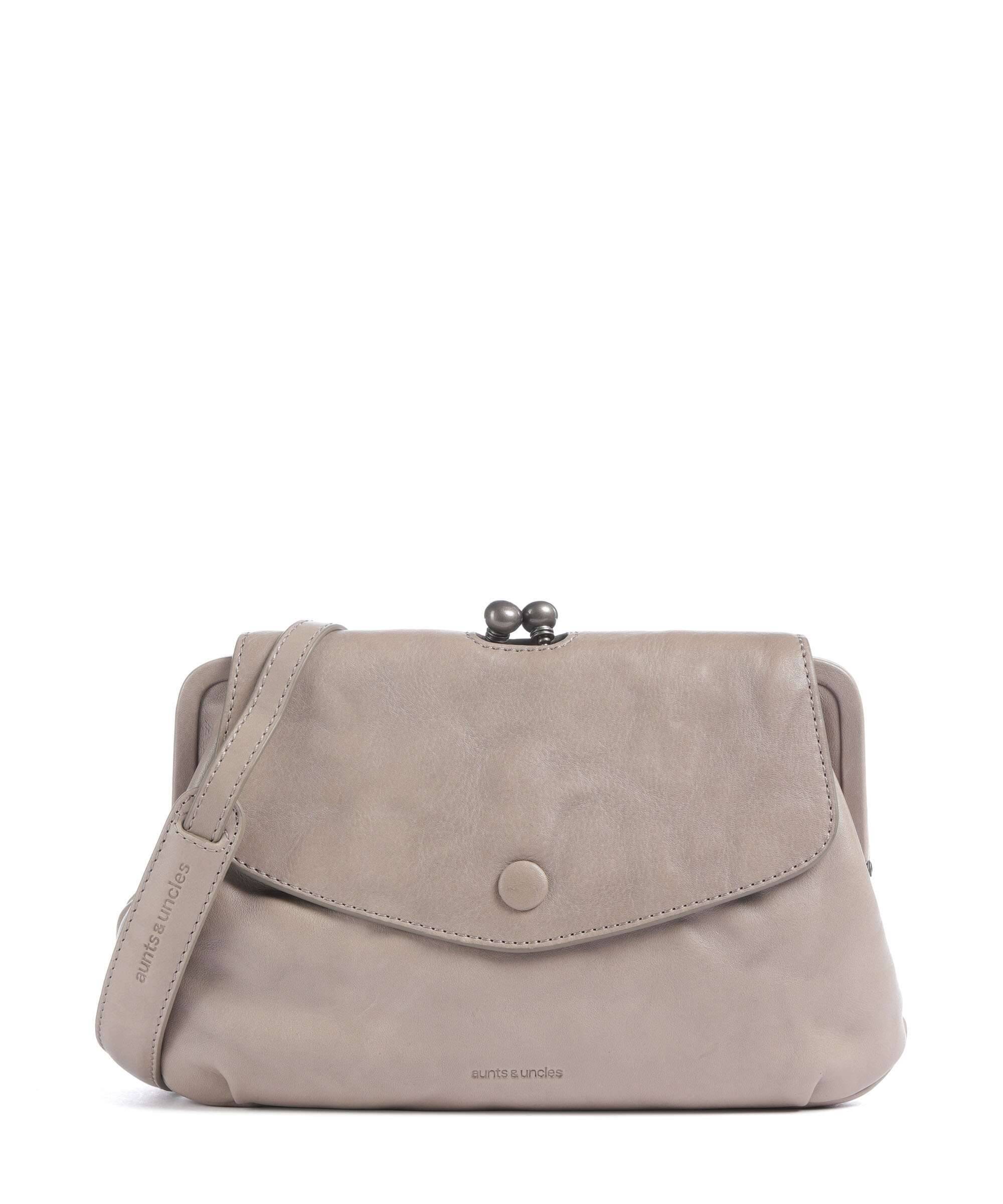 Aunts & Uncles Grandma's Luxury Club Mrs. Madeline Crossover taske roasted cashew