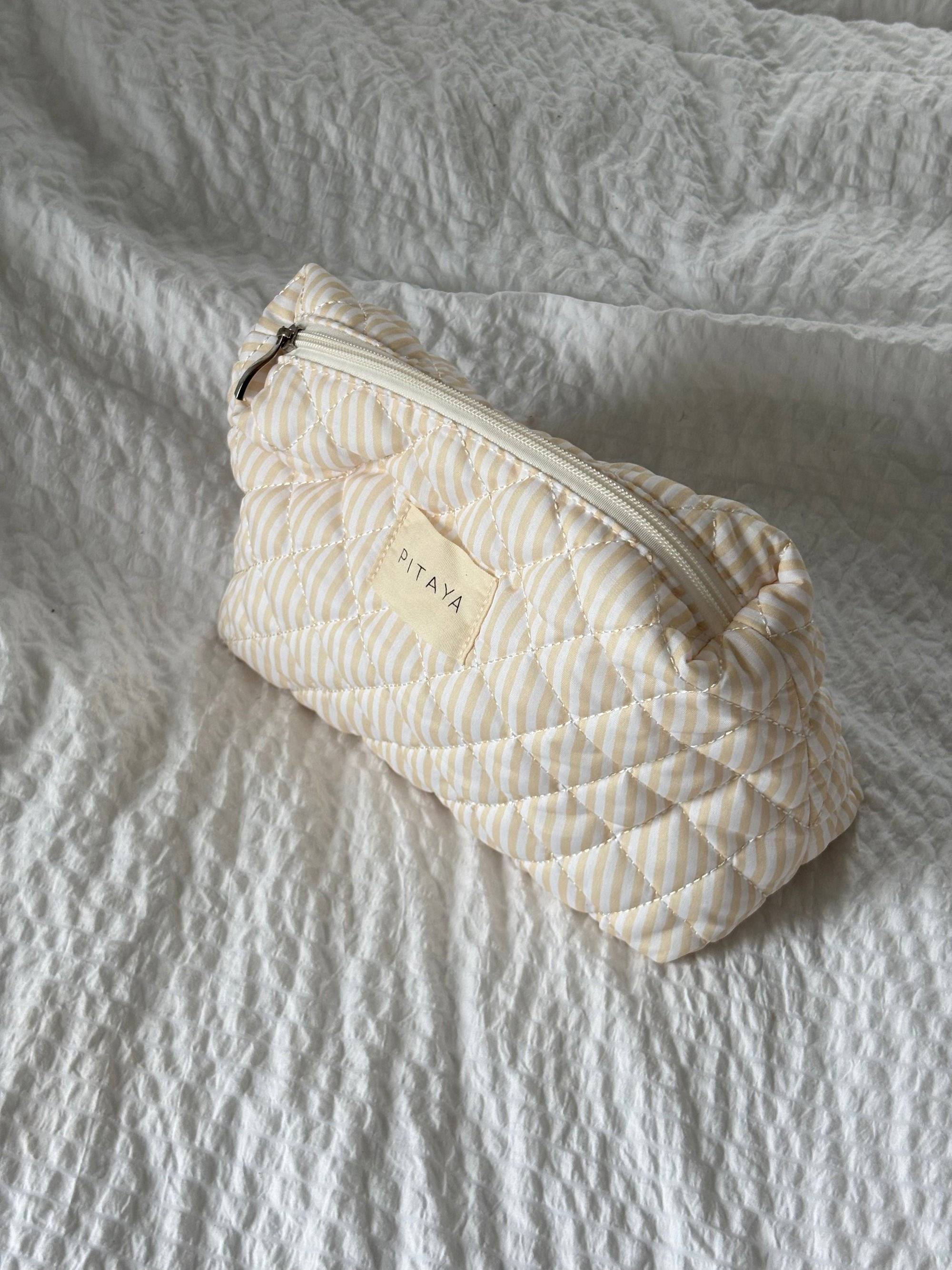 PITAYA Toilettaske Stripe Medium - Gul