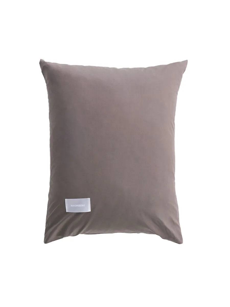 Pure Poplin Pillow Cover Single 60x63 cm fra Magniberg Mud - Jacobsen Plus