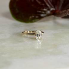 SOLITAIRE OVAL-CUT DIAMOND RING - 1.5ct - YG - Ring - Sisi Copenhagen