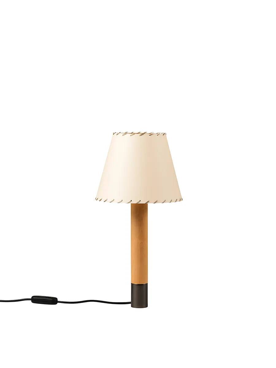 Básica M1 Bordlampe fra Santa and Cole Stitched beige parchment / Bronze - Jacobsen Plus