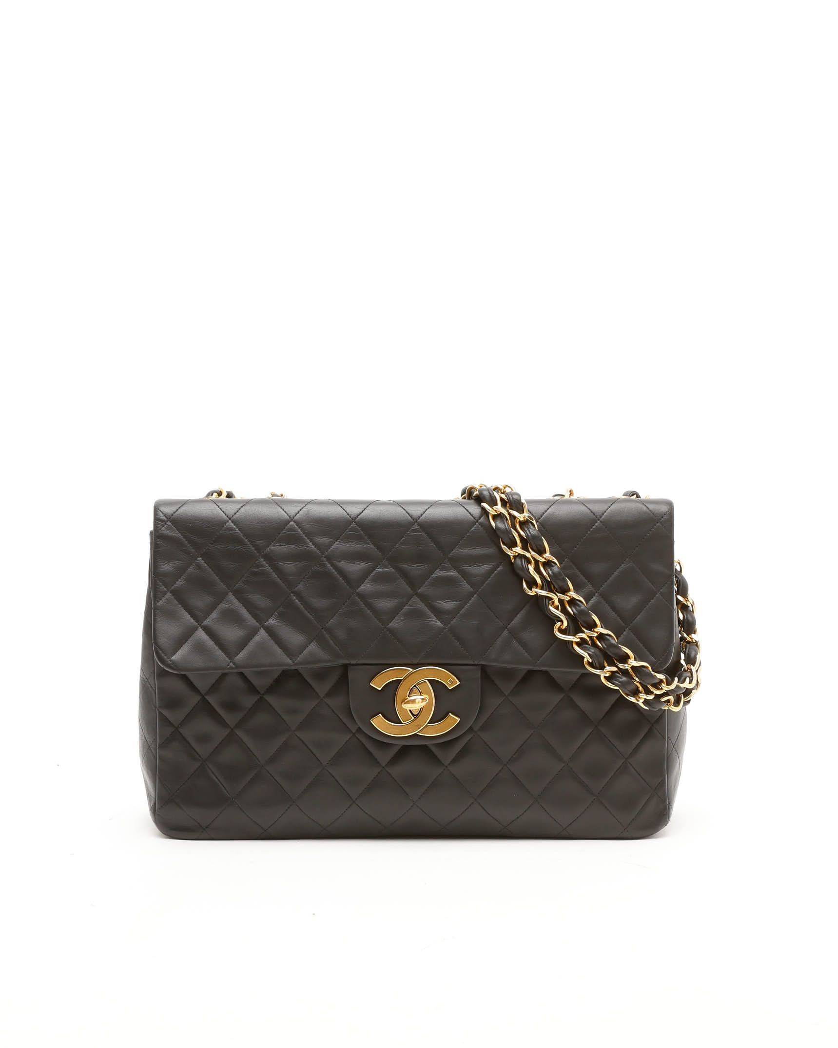 Chanel Classic Maxi Single Flap Bag - Black (One Size)