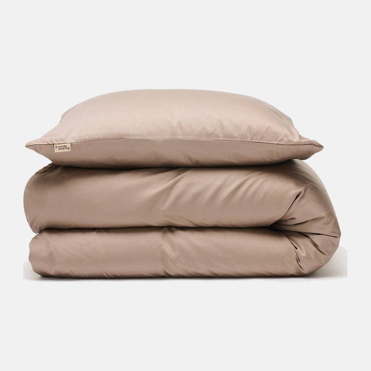 Bambus sengetøj taupe fra Nordic Weaving.