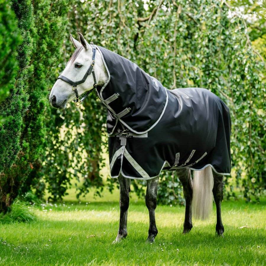 Horseware Amigo - Bravo 12 Plus Regndækken m. hals & V-Front - 100 gram - Sort - Sort/Grå/Sølv / 75