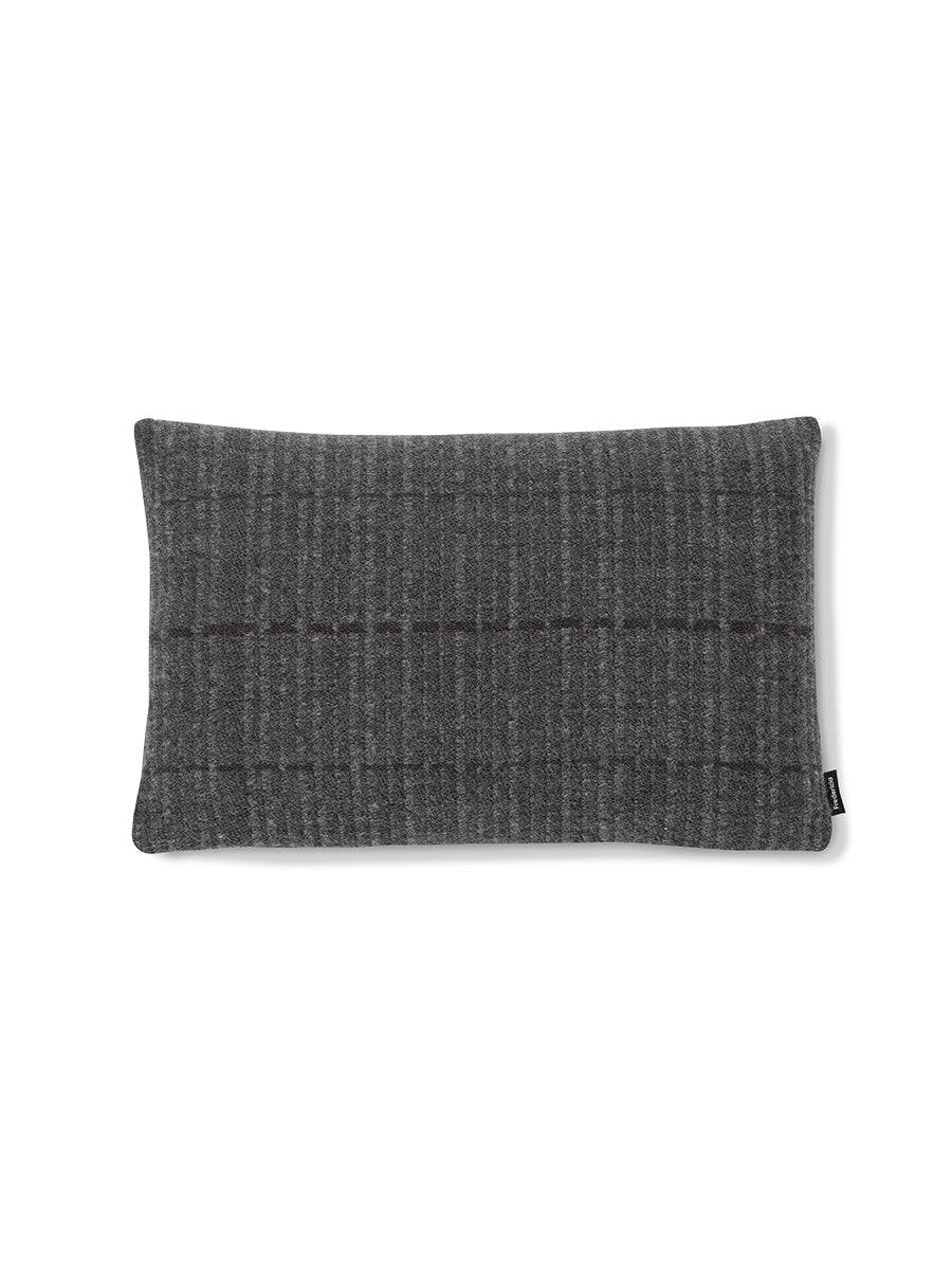 Grid Decorative Cushion fra Fredericia Furniture Mørkegrå - Jacobsen Plus