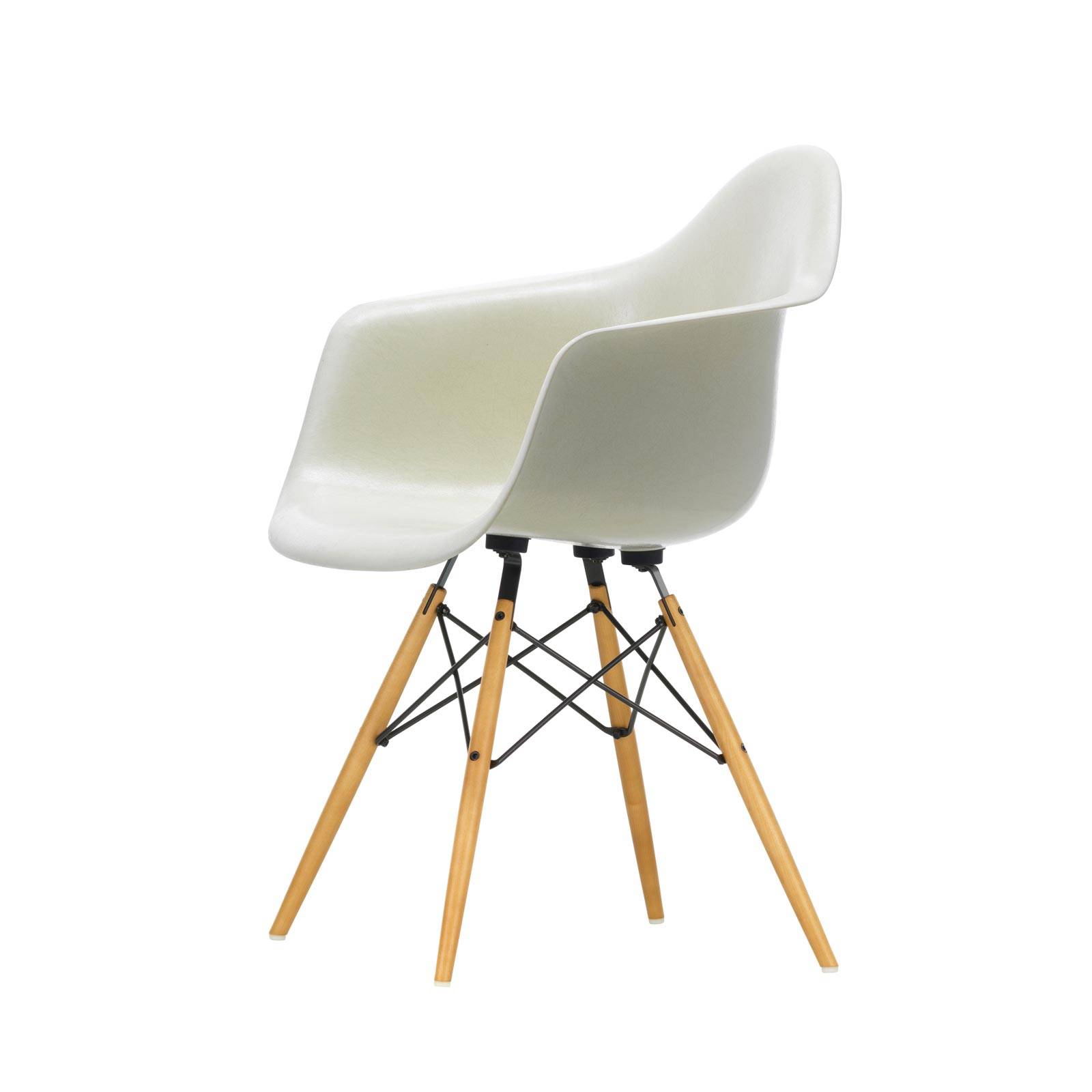 Vitra | Eames Fiberglass Armchair DAW