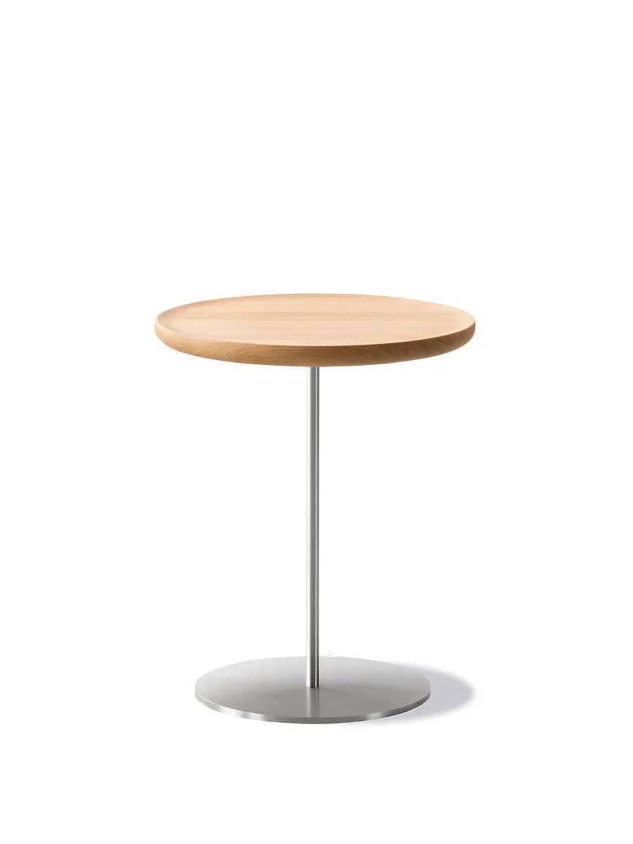 Pal Table Ø37,5 fra Fredericia Furniture H: 38 cm / Eg lys olie / Rustfrit stål - Jacobsen Plus