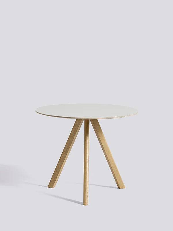 Copenhague CPH20 Bord, Ø90 cm fra Hay Lakeret eg / Off white linoleum - Jacobsen Plus
