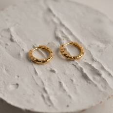 SELINA SMALL GOLDEN CREOL EARRING - Øreringe - Sisi Copenhagen