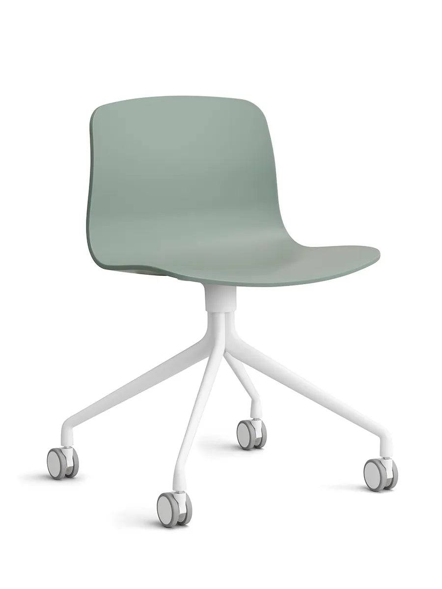 About a Chair AAC14 fra Hay Fall Green / Hvid pulverlakeret aluminium - Jacobsen Plus