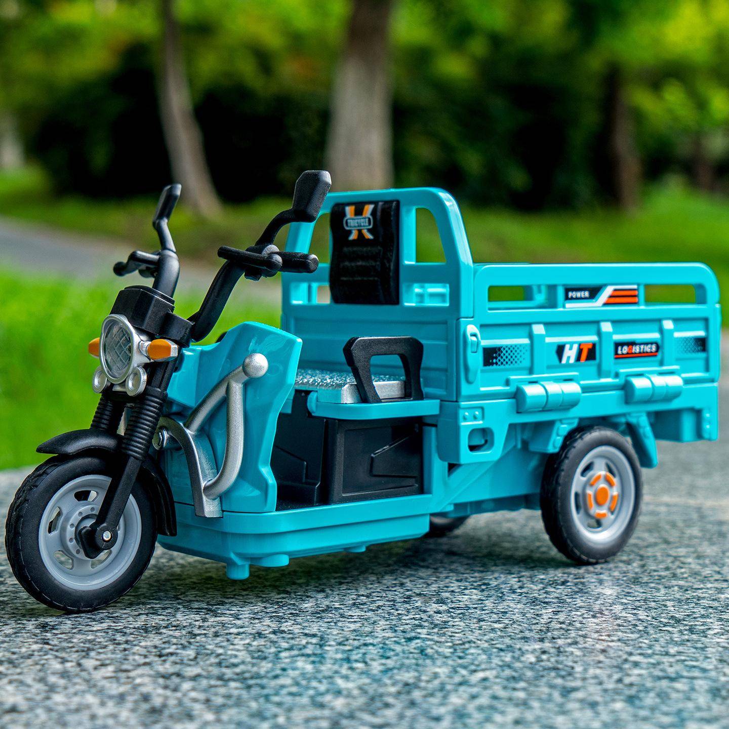 Leksaksbil för barn, elektrisk, med ljud och ljus, trehjuling, pojkars motorcykelmodell, simulerad trehjuling, tröghetsdriven leksak, barnpresent blå