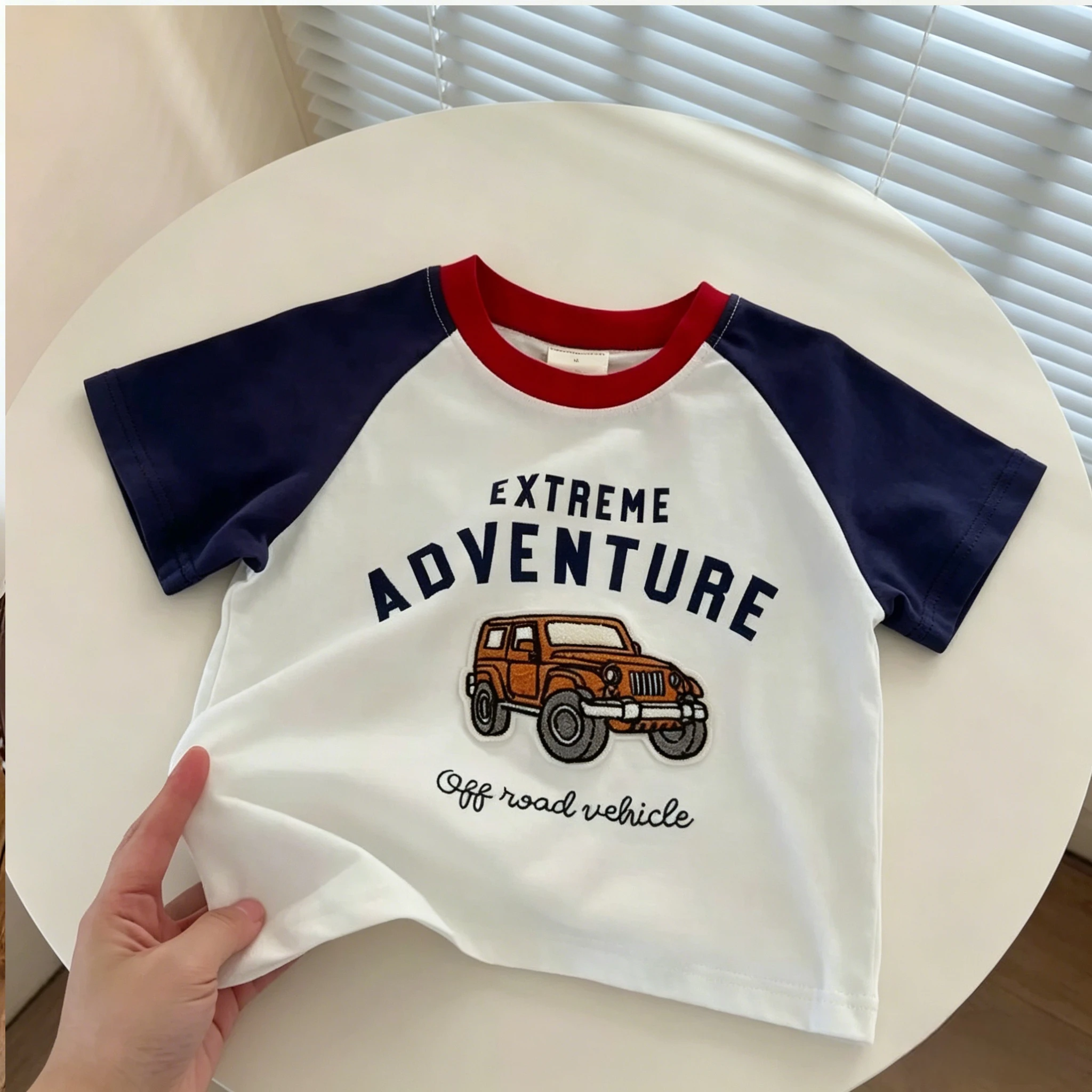 StreetBoy – Coolt & bekvämt – Barn-T-shirt med raglanärmar och tryck Extrem äventyr / 80 (1–2 år) | Pedagogiska Träleksaker