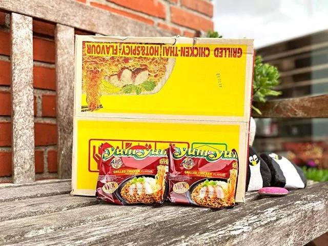 Yum Yum instant noodles grilled chicken 1 kasse (30 stk.)