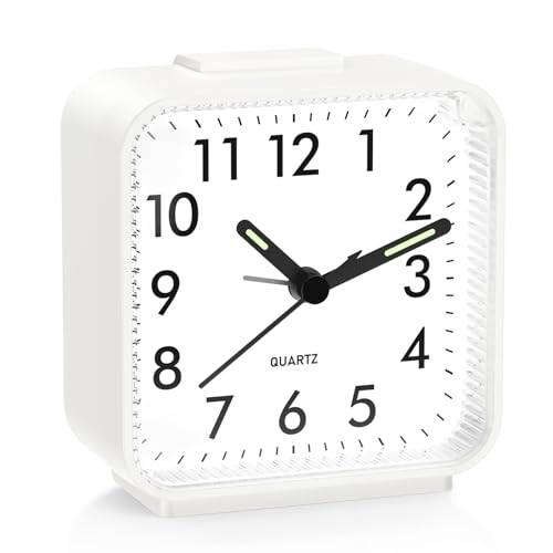 ORIA Analog Sängväckarklocka, Analog Kvarts Väckarklocka, Batteridriven Tyst Nattväckarklocka, Enza tickande, Ljusdisplay, Snooze-Nattljus, Enkel Sats för Äldre - Vit