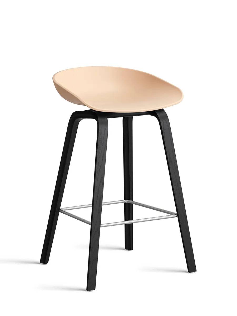 About a Stool AAS32 fra Hay Lav - B 50 x D 43 x H 64-75 cm / Pale Peach / Sortbejdset eg - Jacobsen Plus