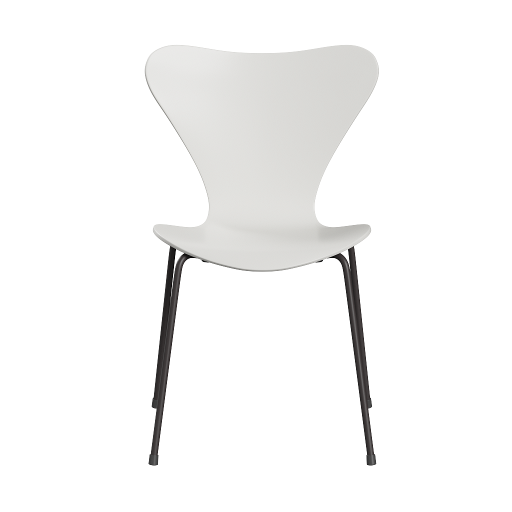 3107 Syver spisebordsstol, fuld farvelakeret fra Fritz Hansen.