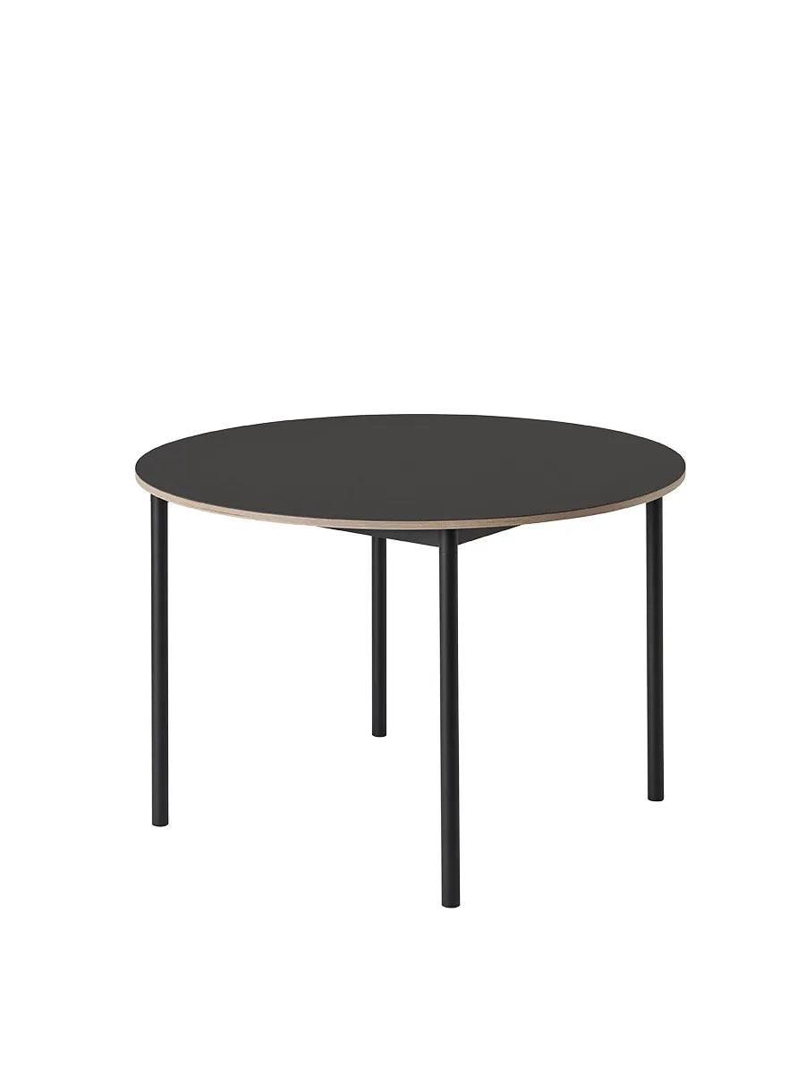 Base Round Table, Ø 110 cm fra Muuto Black - Black - Jacobsen Plus
