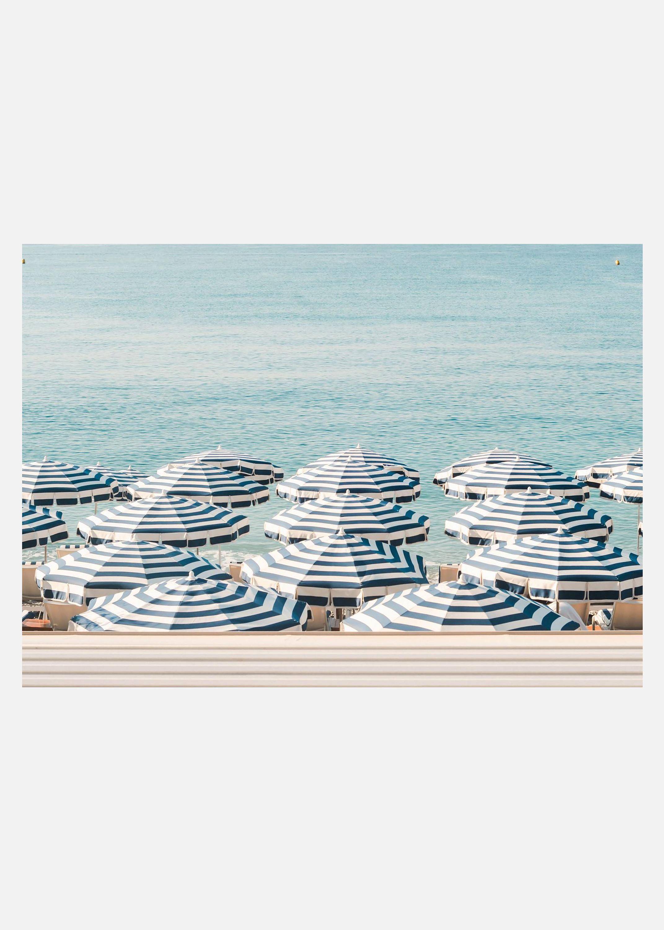 Striped Beach Umbrellas Canvastavla (100x140 cm)