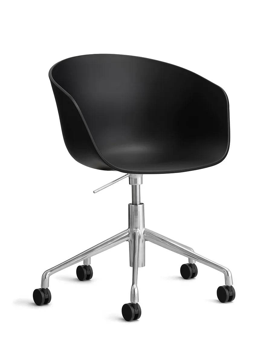 About a Chair AAC52 fra Hay Black / Poleret aluminium - Jacobsen Plus