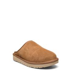 M Classic Slip-On Slippers Hjemmesko Brown UGG