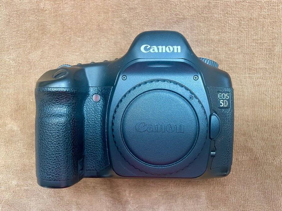 Canon EOS 5D Mark II systemkamera med Canon EF 85mm 1:1.8 objektiv