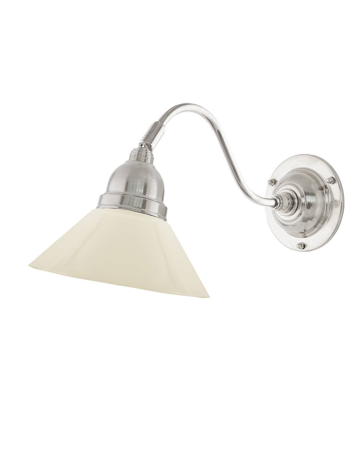 Vägglampa - Runeberg nickel benvit skomakarskärm