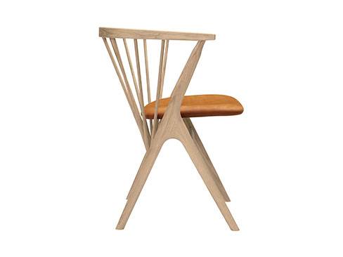No 8 Chair i eg sæbe / Silk Cognac læder - Sibast Furniture