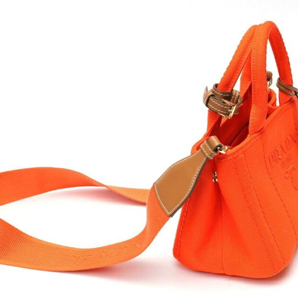 Prada Vintage Prada Canapa Tote L 15cm x W 22cm x D 13cm - Totebags hos Magasin.