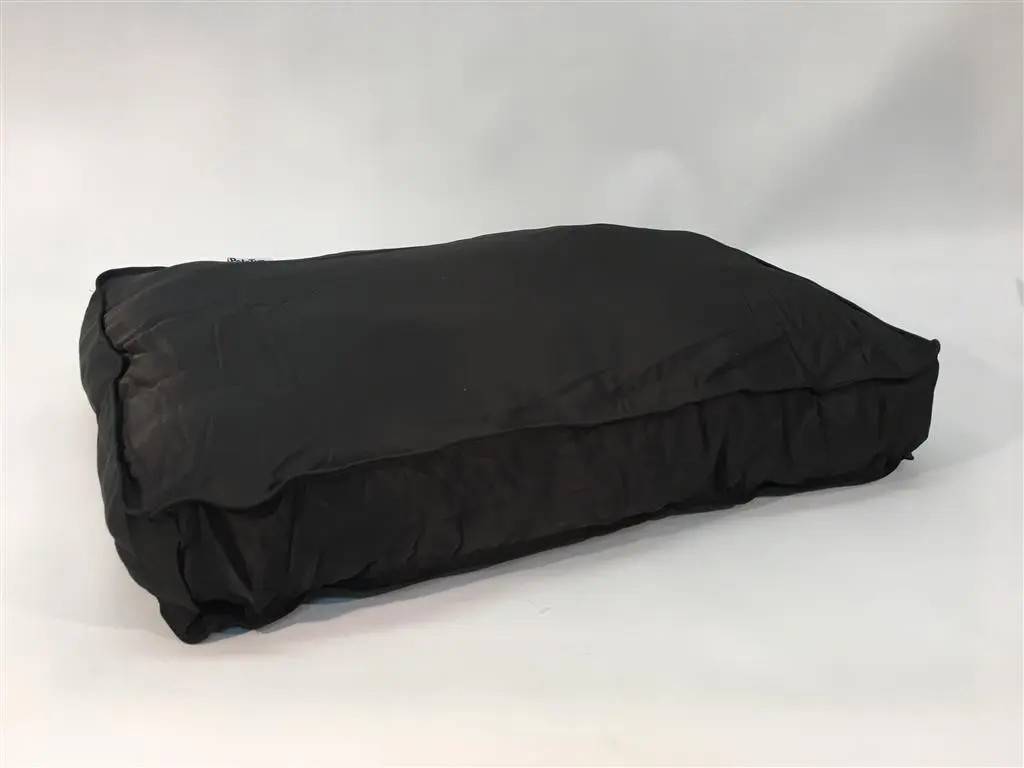 Hundepude behandlet med permetrin M-L 100 x 70 x 10 cm Sort