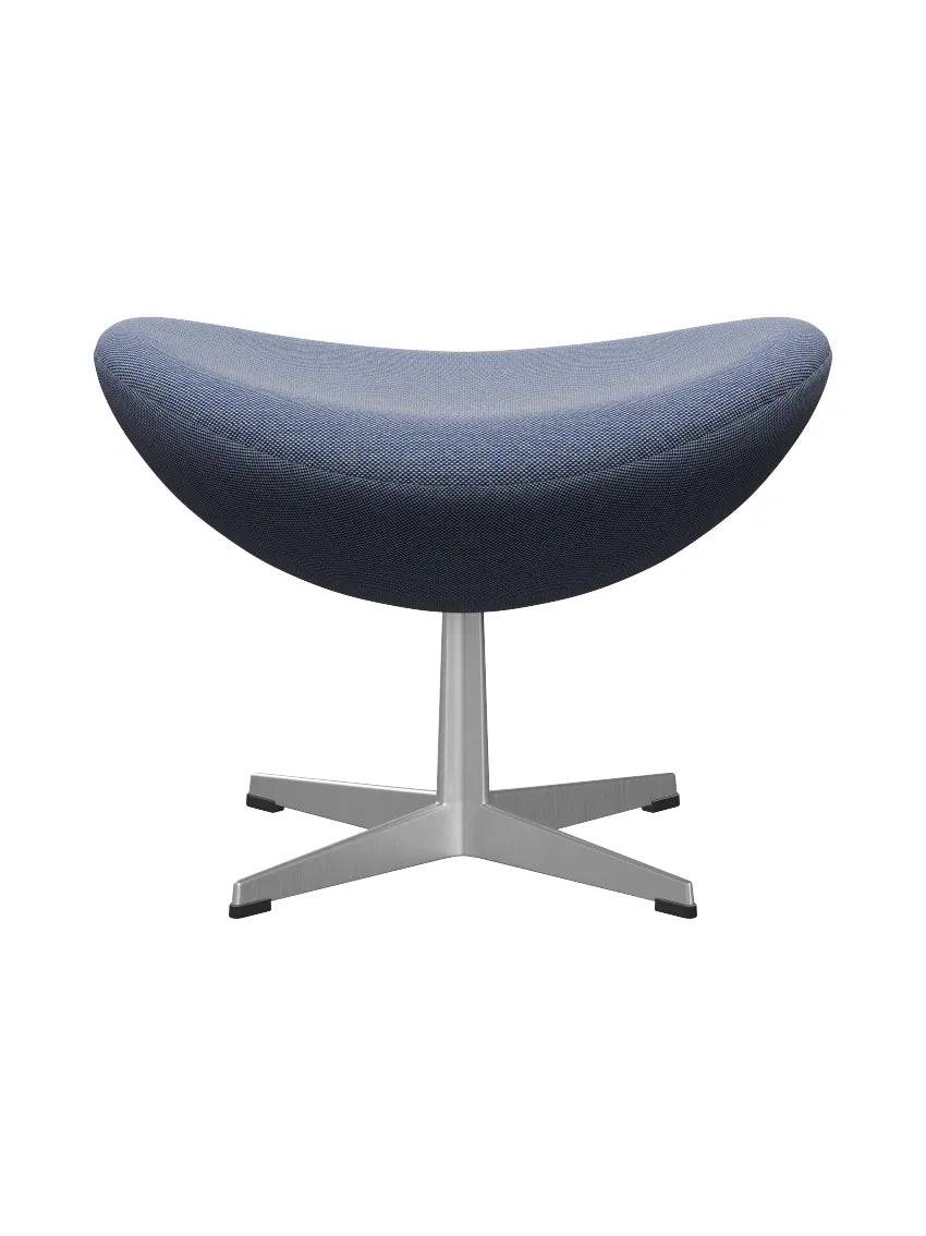 3127 Fodskammel til Ægget af Arne Jacobsen stofgr. 2 Steelcut Trio / 716 Hvid-Blå - Jacobsen Plus