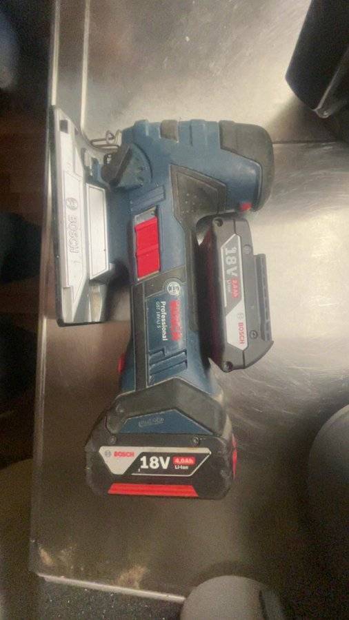 Bosch Professional GST 18V-LI S sticksåg med två batterier