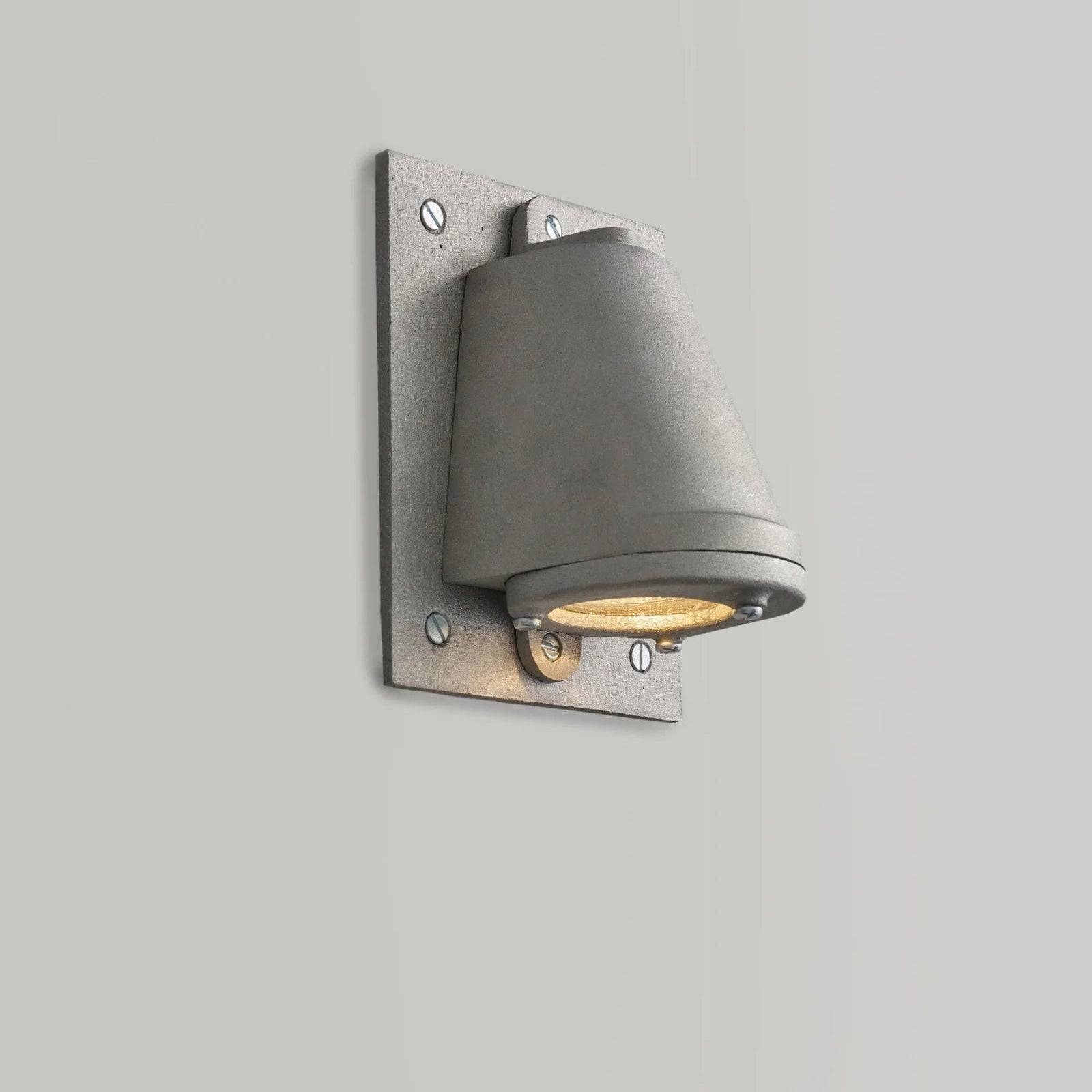 Mast GU10 med bagplade væglampe Original BTC - Sandblæst aluminium
