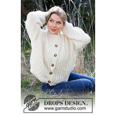 215-28 Shout for Winter by DROPS Design DOWNLOAD OPSKRIFTEN HER Strikket jakke med raglan og falsk patent i 2 tråde DROPS Air. Størrelse S - XXXL. Pinde og tilbehør lægges i kurven separat. Se alle opskrifter fra DROPS her. .