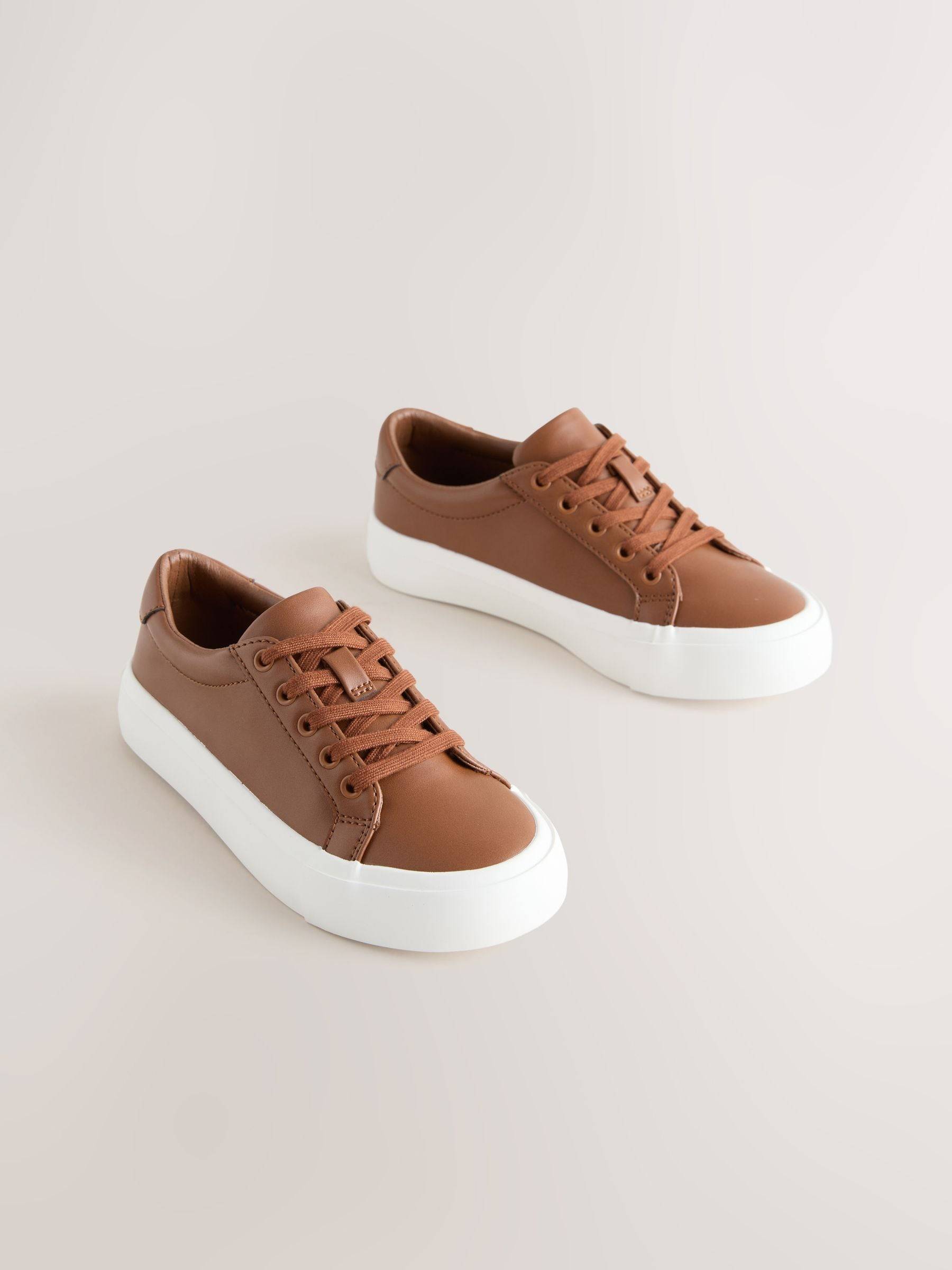 Next Smarte sneakers med snørebånd - EU 33 (UK 1)